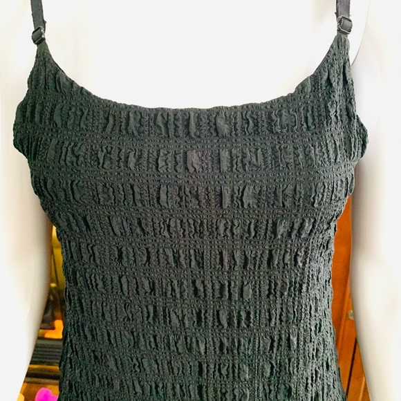 Black strechy Plisse crop tank top with adjustable straps deep round neck & back - Picture 5 of 6